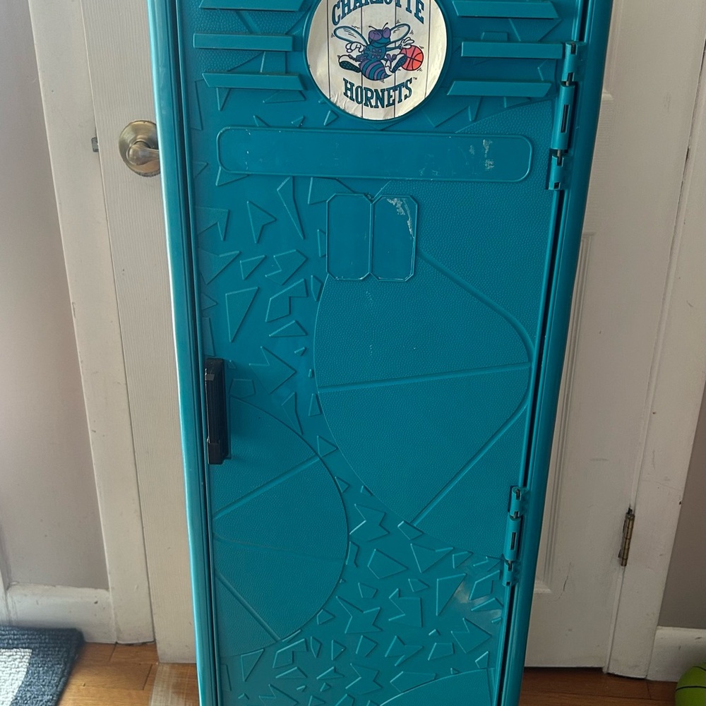 VINTAGE 1993 NBA Charlotte Hornets Teal Locker